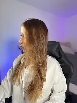 Snapshot of SophieRaily_ chatting on 03-02-26, 10:05 SophieRaily online show from 03-02-26, 10:05