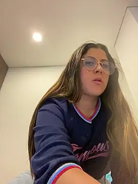 Snapshot of girl_anni chatting on 01-21-25, 03:37 girl anni online show from 01-21-25, 03:37