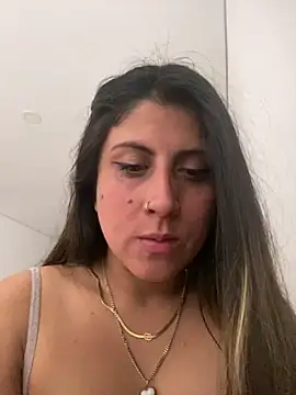 Snapshot of girl_anni chatting on 01-28-25, 08:58 girl anni online show from 01-28-25, 08:58
