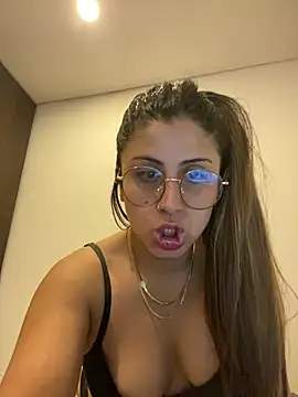 Snapshot of girl_anni chatting on 01-31-25, 02:04 girl anni online show from 01-31-25, 02:04
