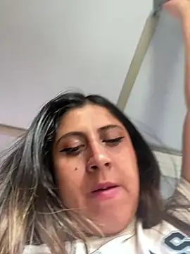 Snapshot of girl_anni chatting on 03-03-25, 06:22 girl anni online show from 03-03-25, 06:22
