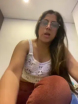 Snapshot of girl_anni chatting on 03-10-25, 01:12 girl anni online show from 03-10-25, 01:12