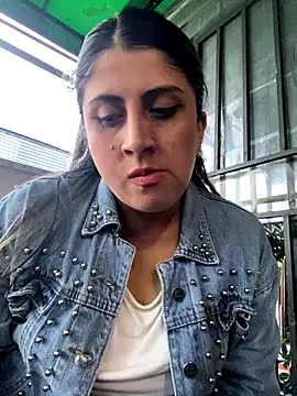 girl anni online show from 10-22-25, 10:20