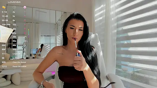 missdiamond  online show from 10-30-25, 08:16