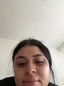 alissonfernandez  online show from 01-01-25, 06:38