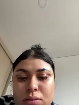 alissonfernandez  online show from 01-03-25, 12:41
