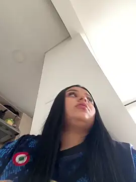 alissonfernandez  online show from 01-17-25, 08:22
