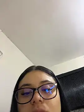 alissonfernandez  online show from 05-06-26, 11:15
