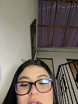 alissonfernandez  online show from 05-10-26, 10:31