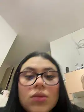 alissonfernandez  online show from 06-21-26, 08:44