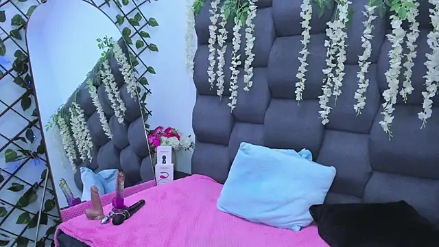 Snapshot of SophiaButt_ chatting on 03-11-26, 03:23 SophiaButt online show from 03-11-26, 03:23