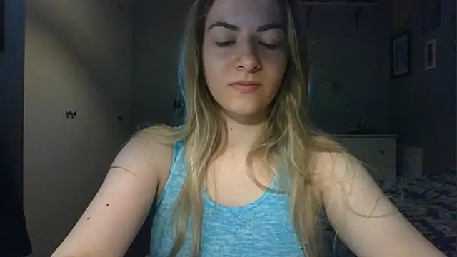 Snapshot of ROSIEx_sweet chatting on 05-19-26, 06:42 ROSIEx sweet online show from 05-19-26, 06:42