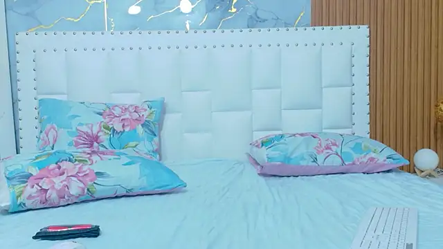 hornybarelylegalgirl online show from 03-22-26, 12:08