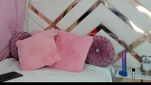 Snapshot of CoralHarmon chatting on 12-24-24, 02:12 CoralHarmon online show from 12-24-24, 02:12