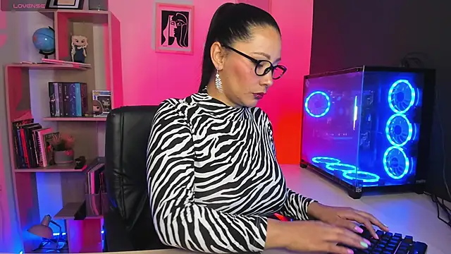 Sue Wolls online show from 01-06-25, 05:59
