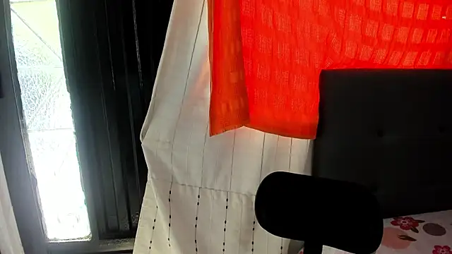 Snapshot of angela_nix chatting on 10-28-25, 03:14 angela nix online show from 10-28-25, 03:14