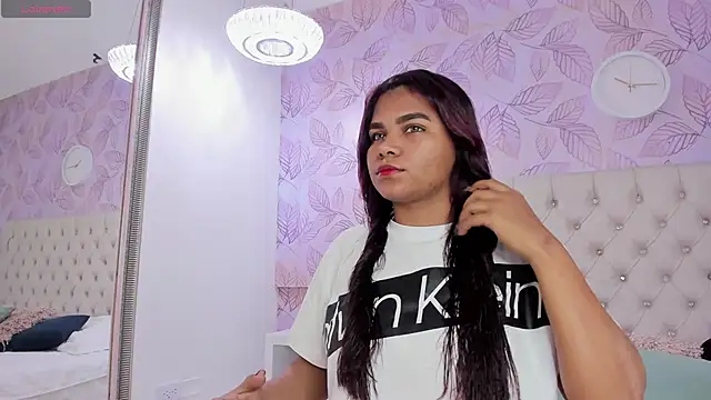 Carolina Evanss online show from 01-21-25, 03:37