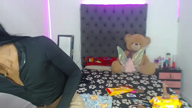 Snapshot of lucianadolll chatting on 10-01-25, 03:01 lucianadolll online show from 10-01-25, 03:01