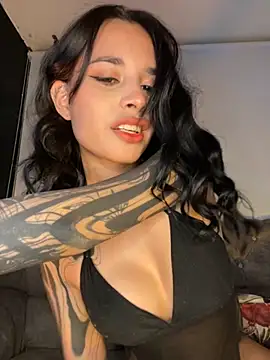 Snapshot of alessia_iris19 chatting on 09-28-25, 11:21 alessia iris19 online show from 09-28-25, 11:21