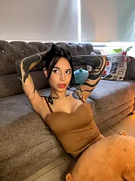 Snapshot of alessia_iris19 chatting on 10-16-25, 07:15 alessia iris19 online show from 10-16-25, 07:15