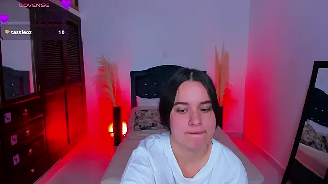 Snapshot of lizi_dolly chatting on 12-19-24, 10:53 lizi dolly online show from 12-19-24, 10:53