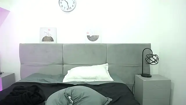 Lupiita223 online show from 12-31-24, 04:04