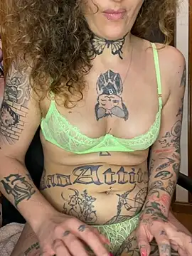 BlazyKitsune- online show from 03-04-25, 06:29