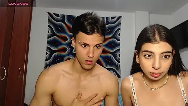 Snapshot of AshleyandTyler chatting on 12-10-24, 12:06 AshleyandTyler online show from 12-10-24, 12:06