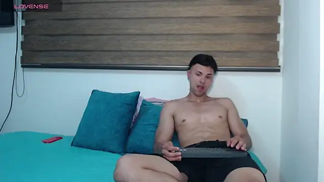 Snapshot of AshleyandTyler chatting on 01-23-25, 12:14 AshleyandTyler online show from 01-23-25, 12:14