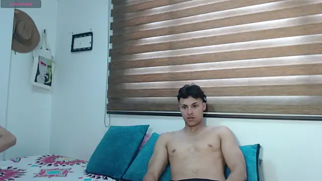 Snapshot of AshleyandTyler chatting on 02-26-25, 08:33 AshleyandTyler online show from 02-26-25, 08:33