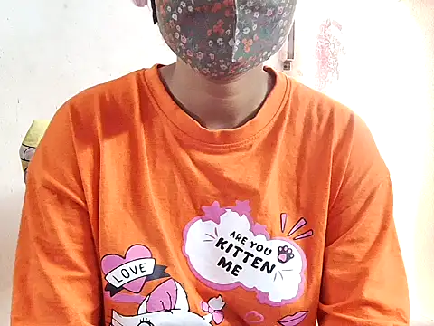 Snapshot of samosa73 chatting on 11-28-25, 08:39 samosa73 online show from 11-28-25, 08:39