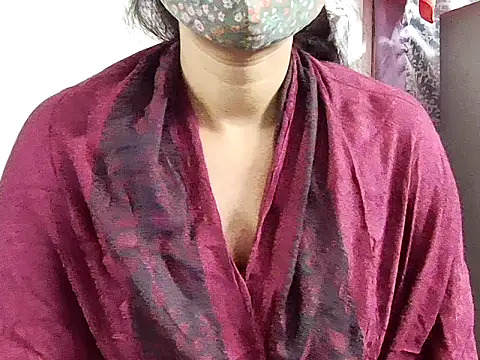 Snapshot of samosa73 chatting on 11-29-25, 06:00 samosa73 online show from 11-29-25, 06:00