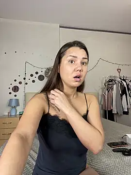 Snapshot of MiraMiss chatting on 01-05-25, 10:53 MiraMiss online show from 01-05-25, 10:53