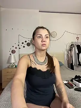 Snapshot of MiraMiss chatting on 01-09-25, 05:02 MiraMiss online show from 01-09-25, 05:02