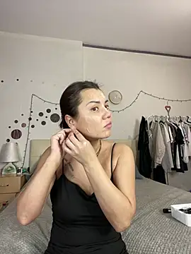 Snapshot of MiraMiss chatting on 01-28-25, 04:18 MiraMiss online show from 01-28-25, 04:18