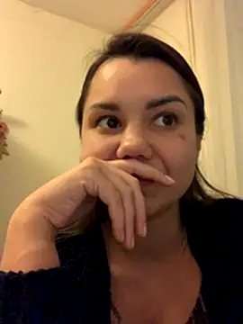 Snapshot of MiraMiss chatting on 11-05-25, 09:15 MiraMiss online show from 11-05-25, 09:15