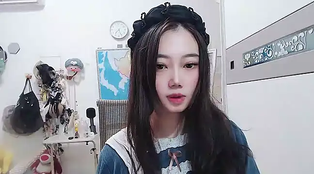 Cherie-xinxin01 online show from 12-04-24, 08:34