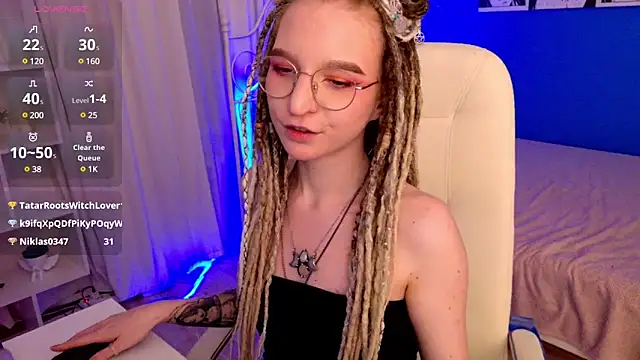 Snapshot of VioletShine chatting on 01-12-25, 04:40 VioletShine online show from 01-12-25, 04:40