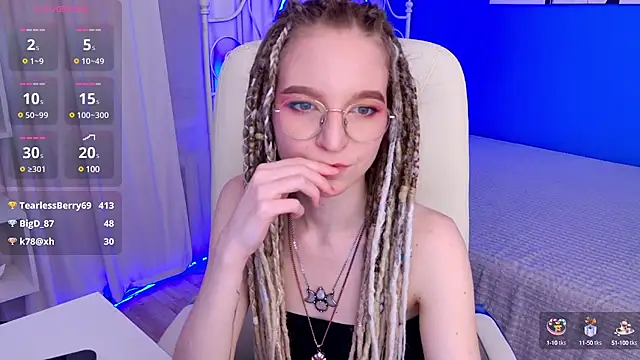Snapshot of VioletShine chatting on 01-22-25, 06:10 VioletShine online show from 01-22-25, 06:10