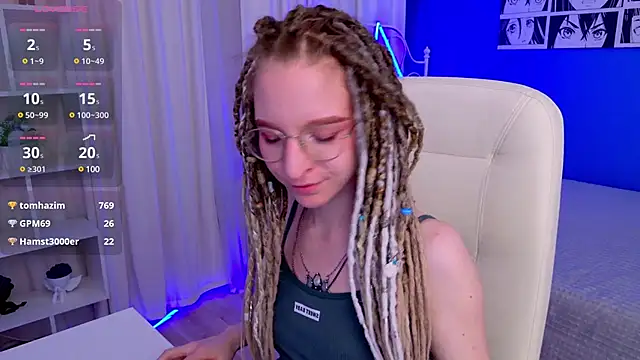 Snapshot of VioletShine chatting on 01-23-25, 01:02 VioletShine online show from 01-23-25, 01:02