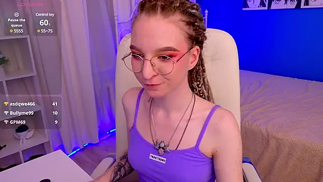Snapshot of VioletShine chatting on 01-31-25, 05:21 VioletShine online show from 01-31-25, 05:21