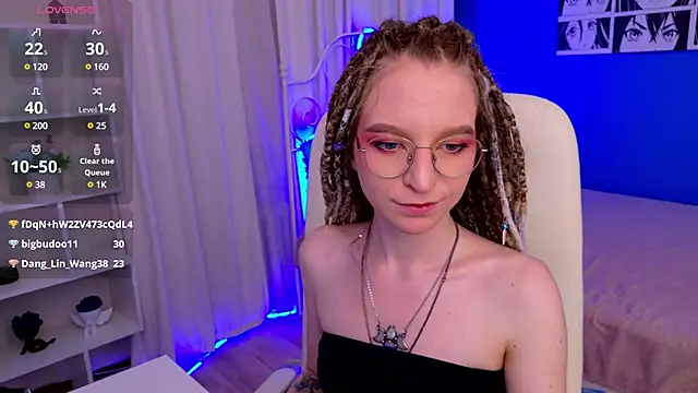 Snapshot of VioletShine chatting on 02-06-25, 01:32 VioletShine online show from 02-06-25, 01:32