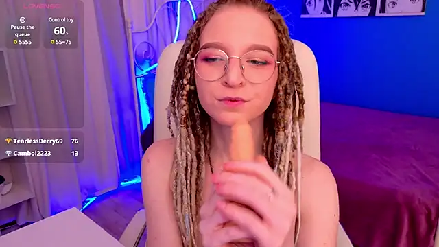 Snapshot of VioletShine chatting on 02-07-25, 02:58 VioletShine online show from 02-07-25, 02:58