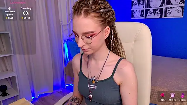 Snapshot of VioletShine chatting on 03-16-25, 02:33 VioletShine online show from 03-16-25, 02:33