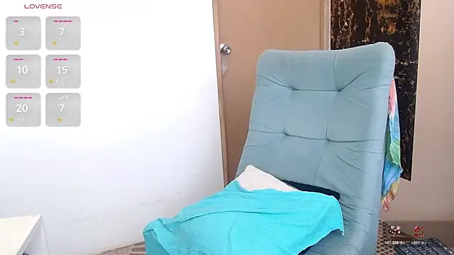 Snapshot of SarayMoorex_ chatting on 10-22-25, 05:13 SarayMoorex online show from 10-22-25, 05:13