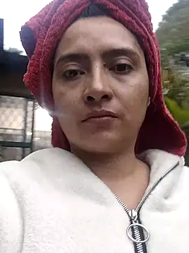 Snapshot of SarayMoorex_ chatting on 10-26-25, 10:47 SarayMoorex online show from 10-26-25, 10:47