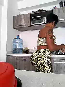 Snapshot of Alison_fitness chatting on 01-25-25, 02:58 Alison fitness online show from 01-25-25, 02:58