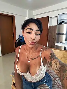 Snapshot of Alison_fitness chatting on 02-25-25, 08:41 Alison fitness online show from 02-25-25, 08:41