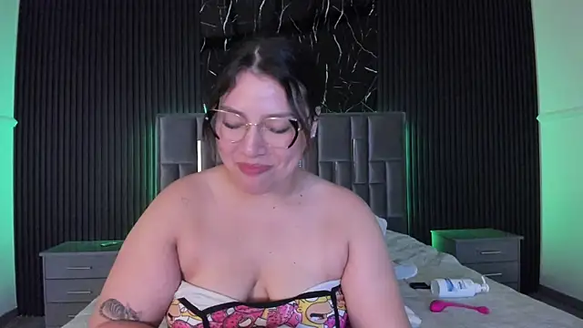 CelestteBloom online show from 12-31-24, 08:26