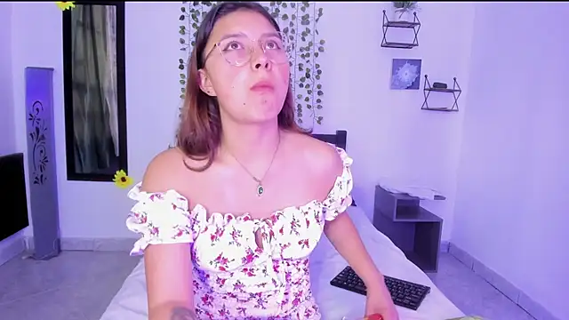 Noellesable online show from 12-29-24, 05:33